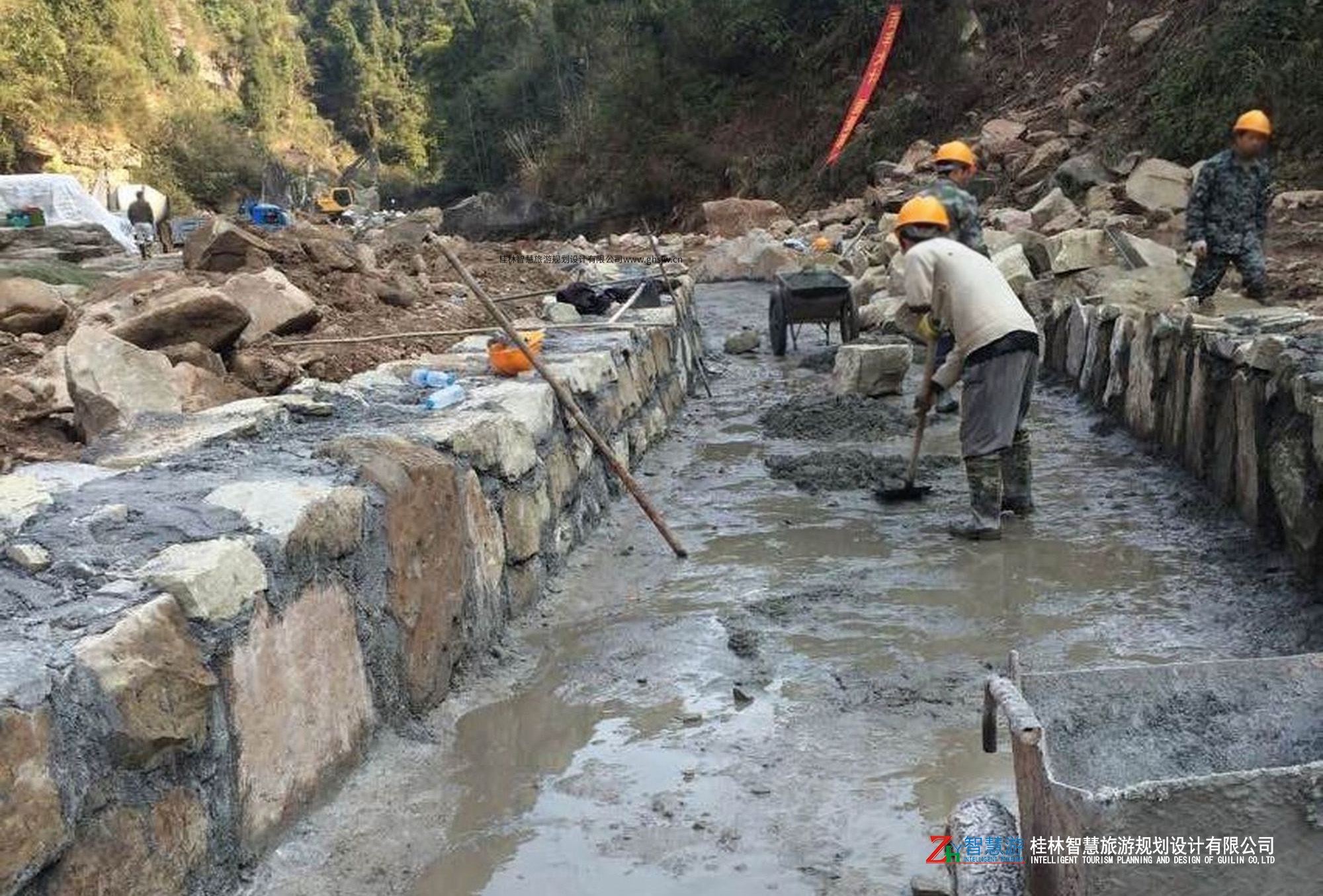 阴雨难挡施工热，桂林智慧游漂流项目全力冲刺暑假黄金期，漂流项目施工进度有序推进